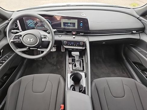 Used 2025 Hyundai Elantra SEL FWD image 9