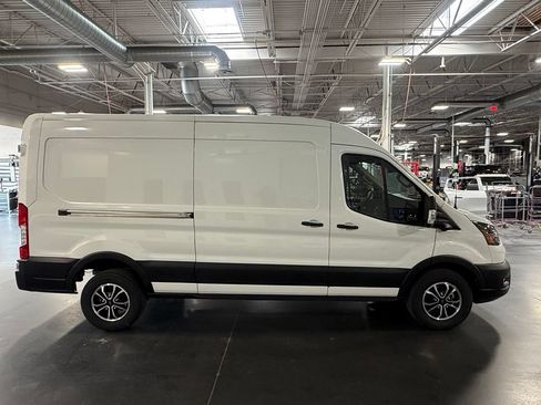 Used 2022 Ford E-Transit Medium Roof RWD image 7