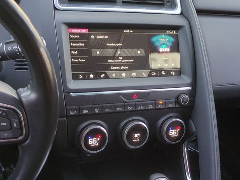 Used 2018 Jaguar E-PACE SE image 15