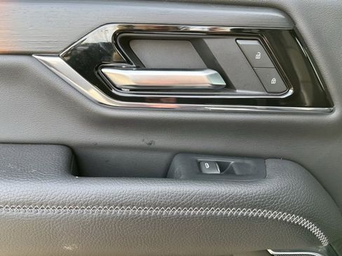 Used 2025 GMC Yukon Denali image 15