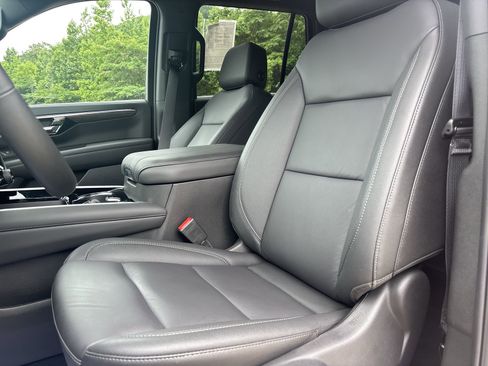 Used 2026 Chevrolet Tahoe Z71 w/ Comfort Package AWD/4WD image 14