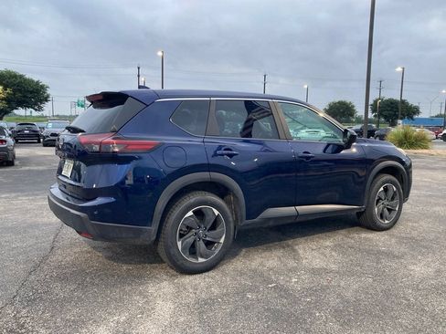 Used 2025 Nissan Rogue SV FWD image 4