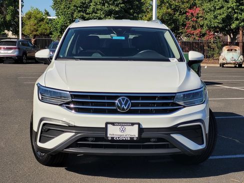 Used 2024 Volkswagen Tiguan SE AWD/4WD image 3