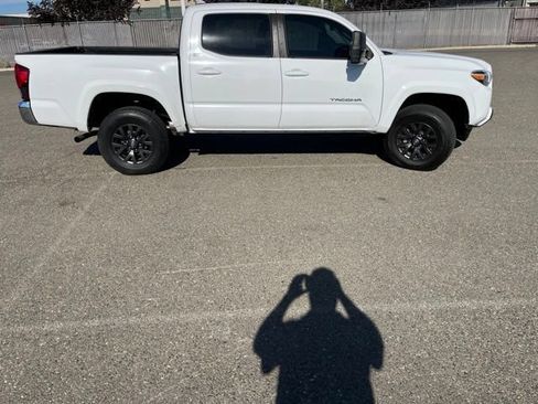 Used 2022 Toyota Tacoma SR5 RWD image 3