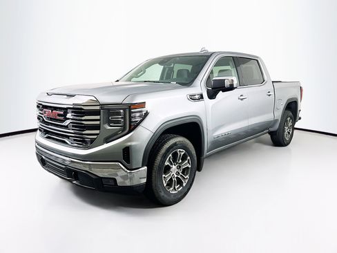 Used 2025 GMC Sierra 1500 SLT image 3