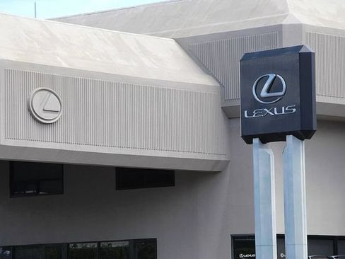 Used 2025 Lexus ES 350 w/ Premium Package FWD image 9