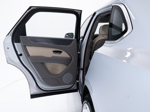 New 2025 Bentley Bentayga V8 image 21