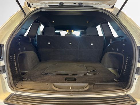 Used 2020 Jeep Grand Cherokee Laredo image 25