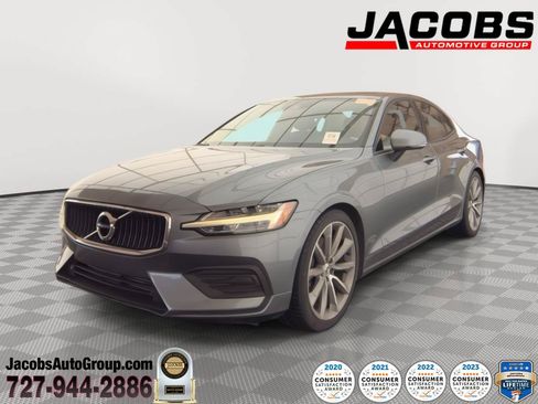 Used 2020 Volvo S60 T5 Momentum FWD image 1