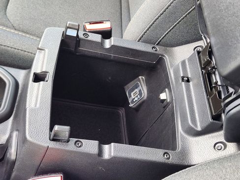 Used 2025 Jeep Wrangler Sport image 22