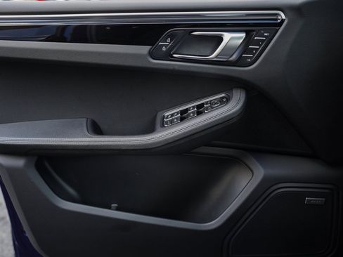 Used 2023 Porsche Macan w/ Premium Package Plus image 35