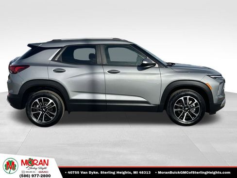 Certified 2024 Chevrolet TrailBlazer LT w/ LT Cold Weather Package AWD/4WD image 6