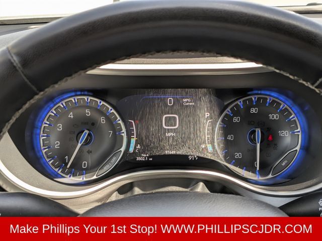 Certified 2022 Chrysler Pacifica Touring-L w/ Uconnect Theater Family Group FWD image 26