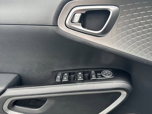 Used 2023 Kia Soul LX w/ Option Group 015 image 11