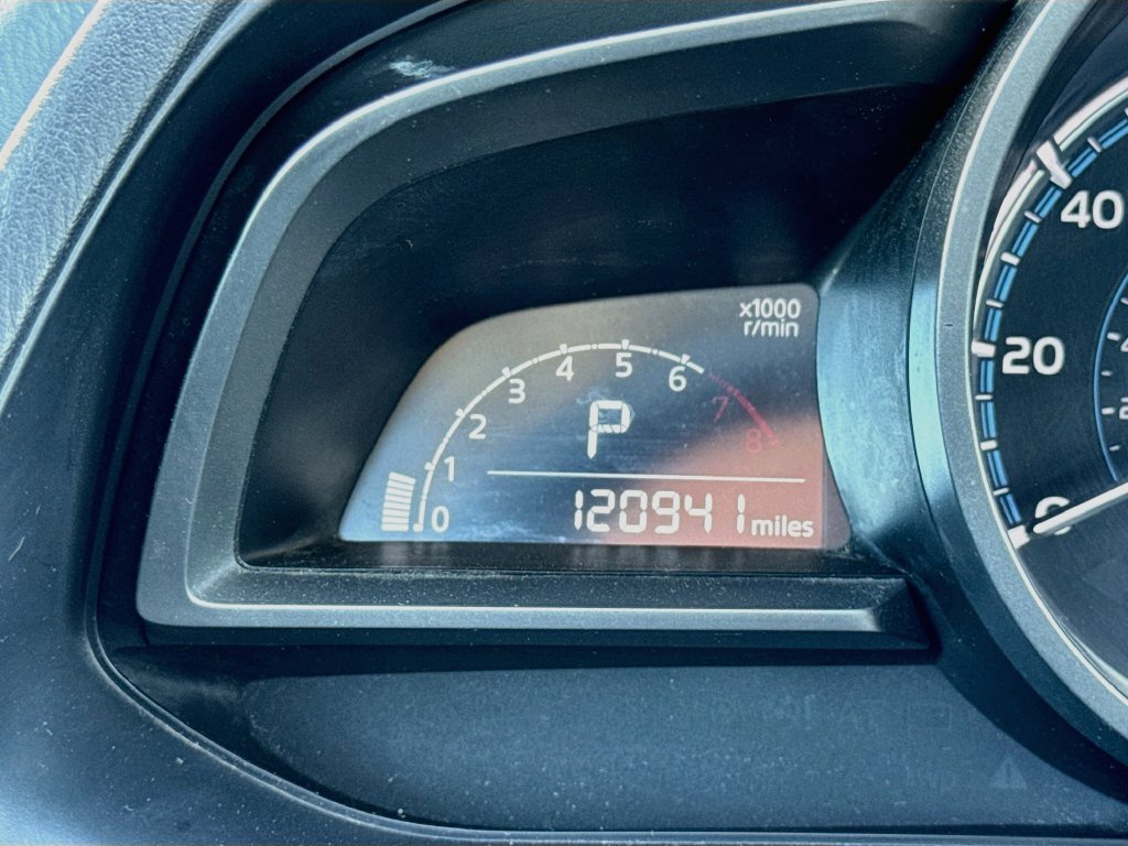 Used 2019 Toyota Yaris L FWD image 23