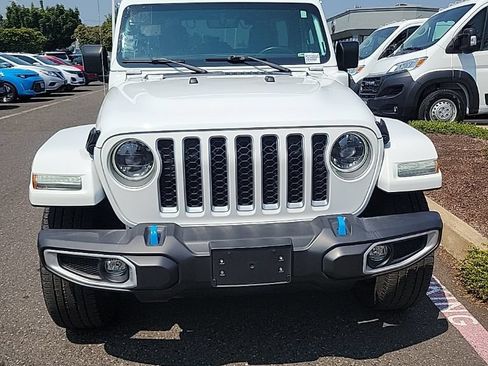 Used 2023 Jeep Wrangler Unlimited Sahara w/ Dual Top Group AWD/4WD image 8