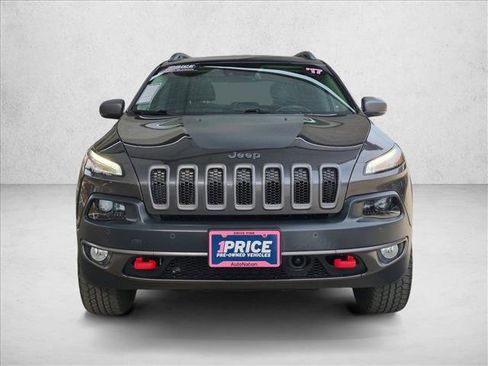 Used 2017 Jeep Cherokee Trailhawk AWD/4WD image 2