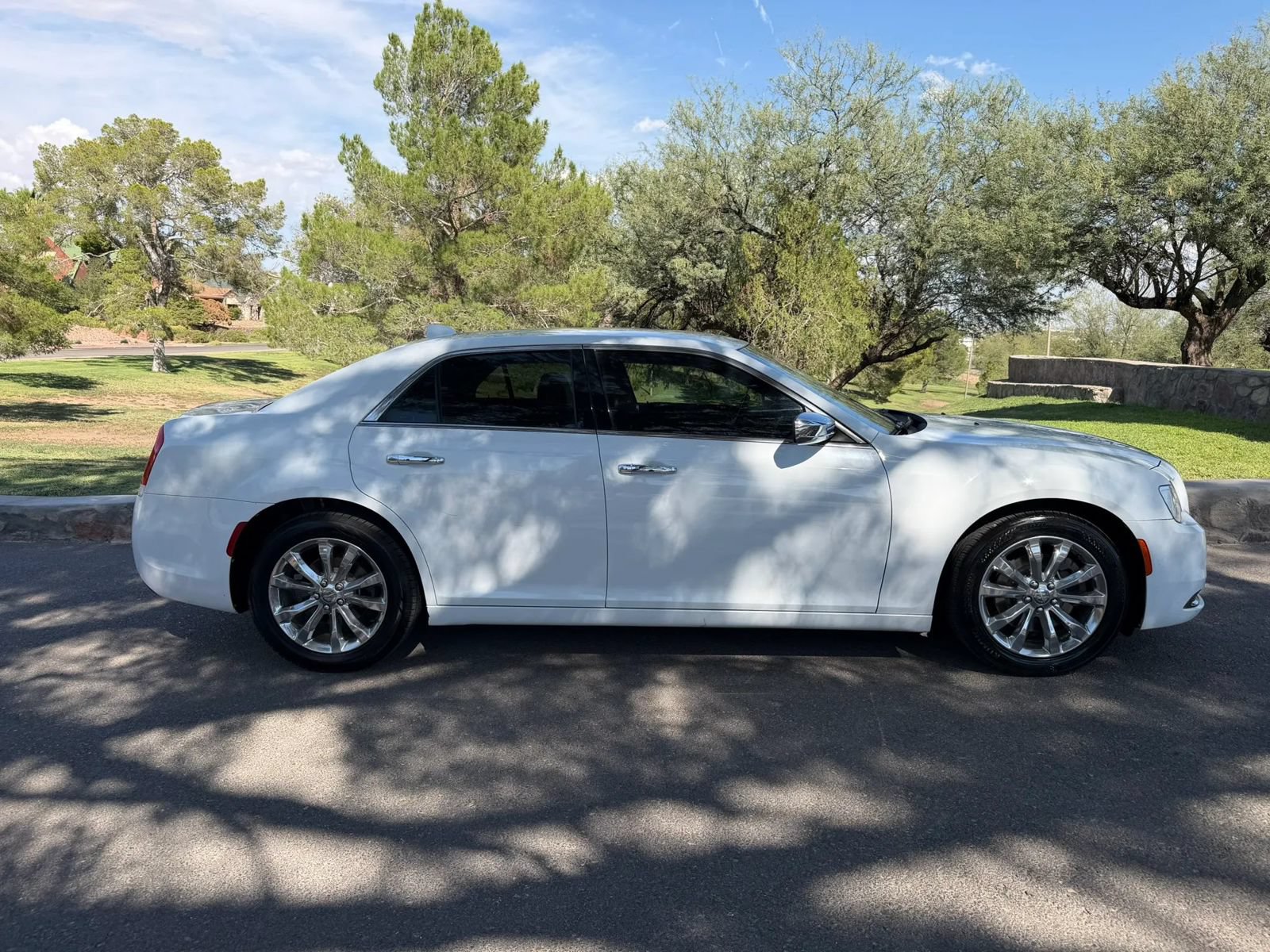 Used 2019 Chrysler 300 Limited AWD/4WD image 6