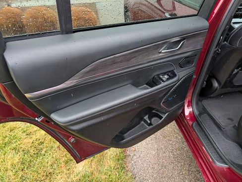 Used 2022 Jeep Grand Cherokee L Overland image 12