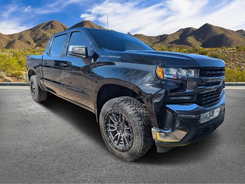 Used 2021 Chevrolet Silverado 1500 LT w/ Convenience Package II image 3