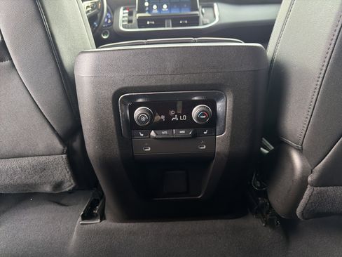 Used 2022 Chevrolet Tahoe LT w/ LT Signature Plus Package RWD image 47