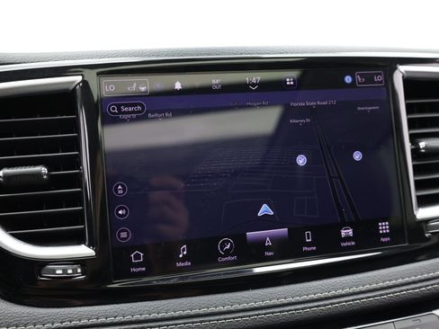 Used 2023 Chrysler Pacifica Limited FWD image 6