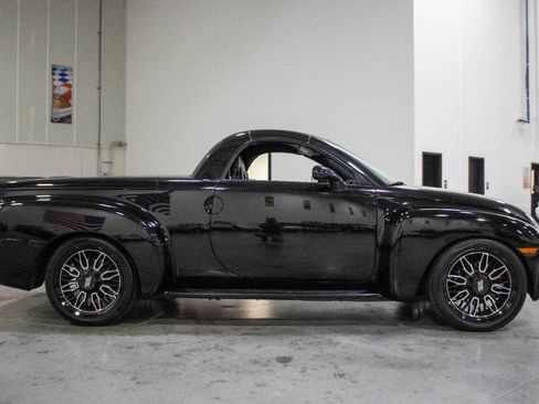 Used 2005 Chevrolet SSR LS 2dr Regular Cab Convertible w/ Preferred Equipment Group image 23