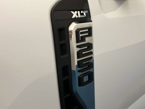 Used 2023 Ford F250 XLT AWD/4WD image 38