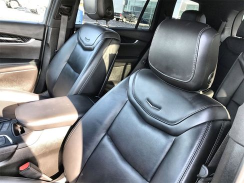 Used 2025 Cadillac XT6 Premium Luxury image 11