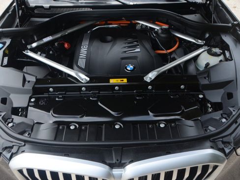 Used 2025 BMW X5 xDrive50e AWD/4WD image 26