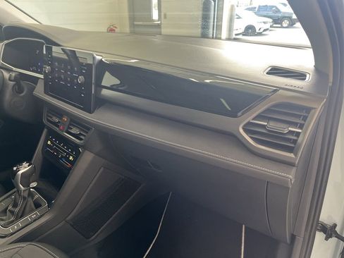 New 2026 Volkswagen Taos SE image 39