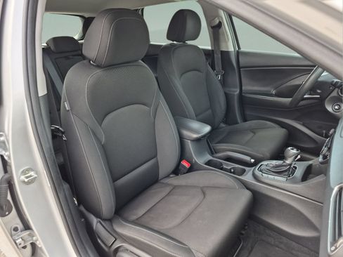 Used 2019 Hyundai Elantra GT FWD image 19