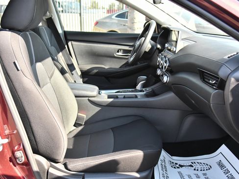 Used 2025 Nissan Sentra SV FWD image 39