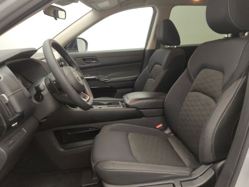 Used 2023 Nissan Pathfinder S image 17