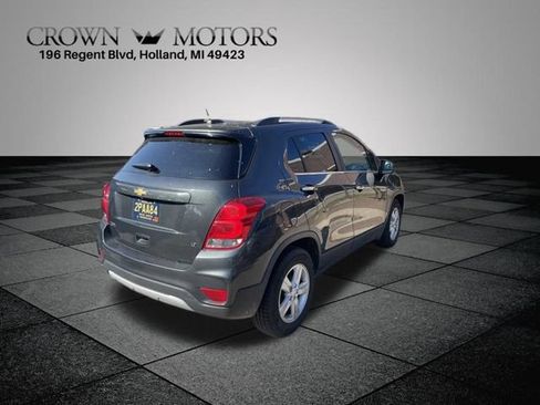 Used 2019 Chevrolet Trax LT w/ LT Convenience Package FWD image 3