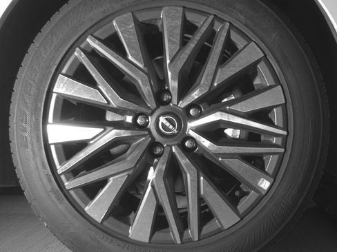 Used 2025 Nissan Altima 2.5 SV FWD image 13