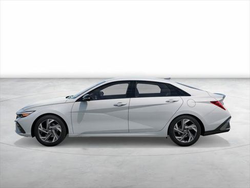 New 2025 Hyundai Elantra Sport image 3