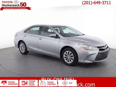 Used 2017 Toyota Camry LE image 1