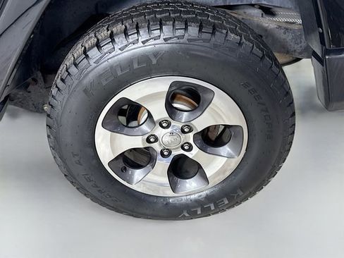 Used 2017 Jeep Wrangler Unlimited Sahara w/ Connectivity Group image 26