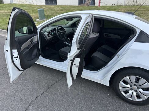 Used 2015 Chevrolet Cruze LS image 5