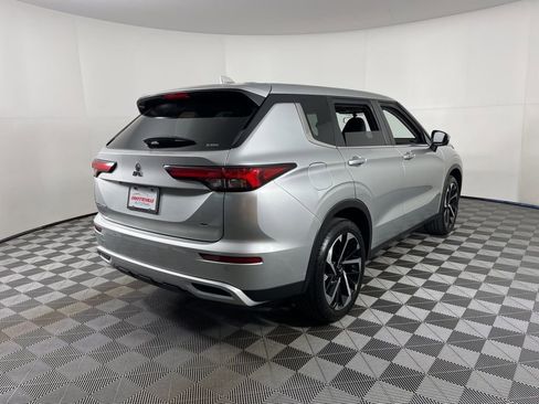 Used 2024 Mitsubishi Outlander SE image 14