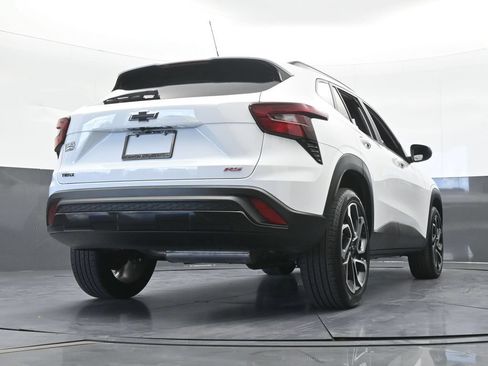 Used 2025 Chevrolet Trax RS FWD image 56