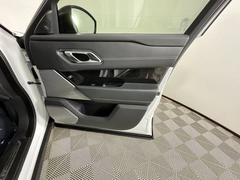 Used 2019 Land Rover Range Rover Velar R-Dynamic SE image 22