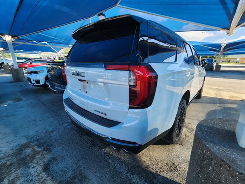Used 2025 GMC Yukon AT4 w/ AT4 Premium Package AWD/4WD image 4