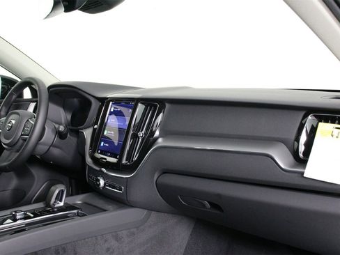New 2025 Volvo XC60 B5 Core w/ Climate Package image 9