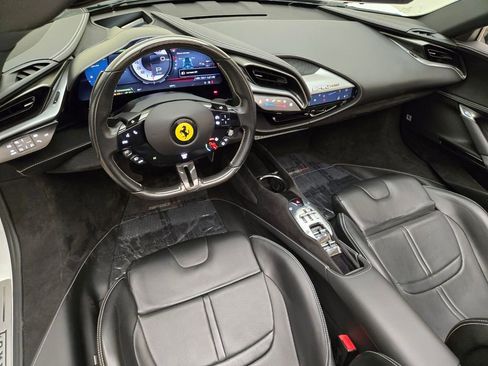 Used 2024 Ferrari SF90 Spider image 19