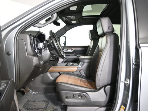 Used 2024 Chevrolet Silverado 2500 High Country w/ High Country Premium Package AWD/4WD image 21