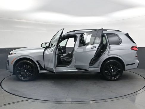 Used 2025 BMW X7 M60i AWD/4WD image 47