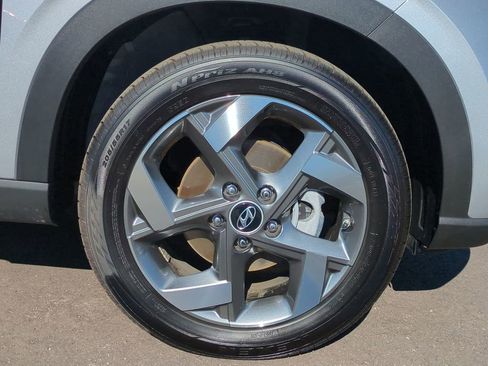 Used 2025 Hyundai Venue SEL image 10