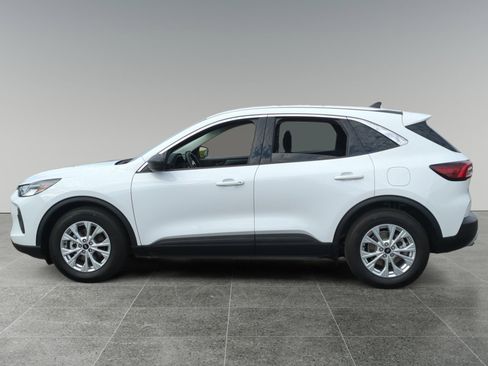 Used 2023 Ford Escape Active image 2